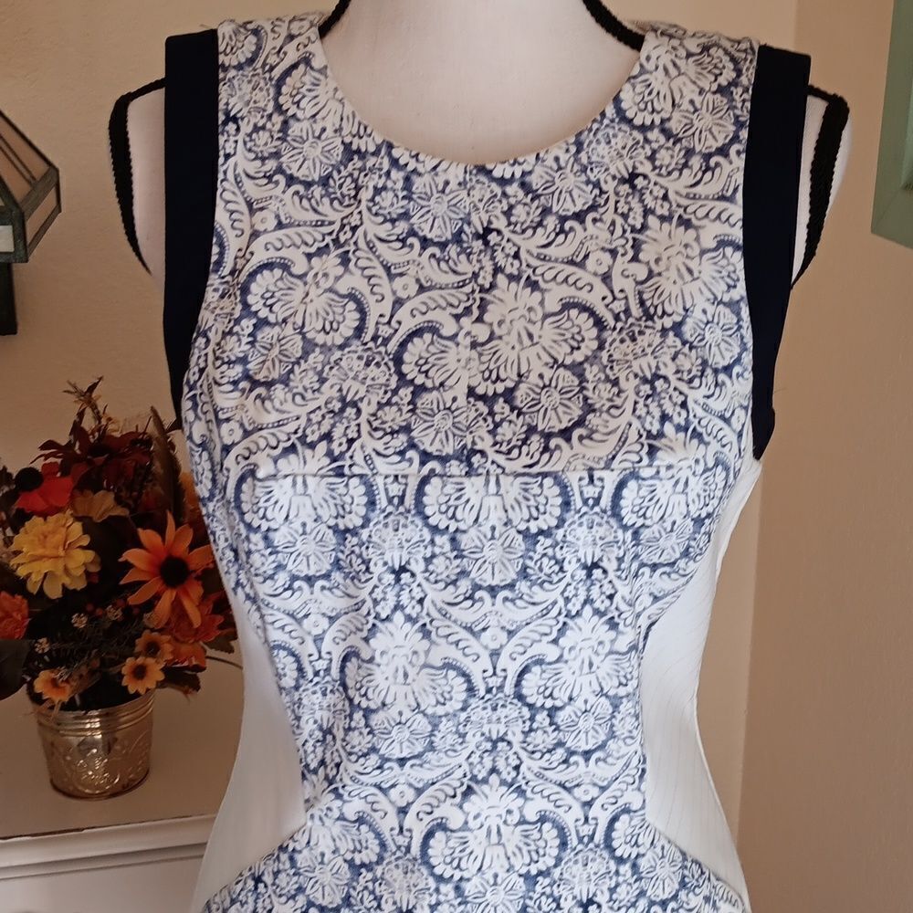 G.I.N Colorblock Dress - Picture 2 of 11